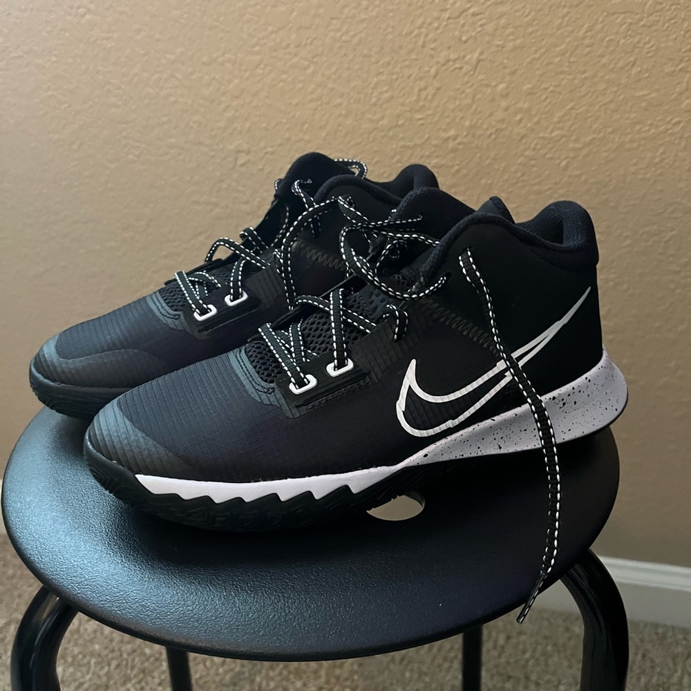 Kyrie Flytrap 4 Big Kids' Basketball Shoe